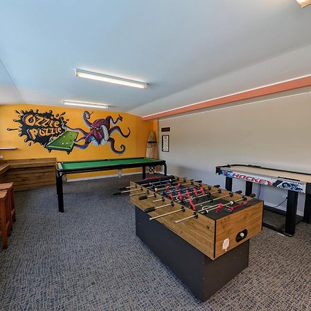 Хостел Ozzie Pozzie Backpackers Порт-Маккуори Экстерьер фото
