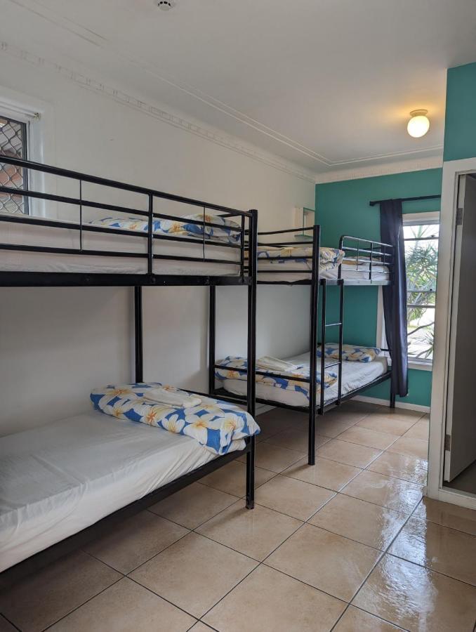 Хостел Ozzie Pozzie Backpackers Порт-Маккуори Экстерьер фото