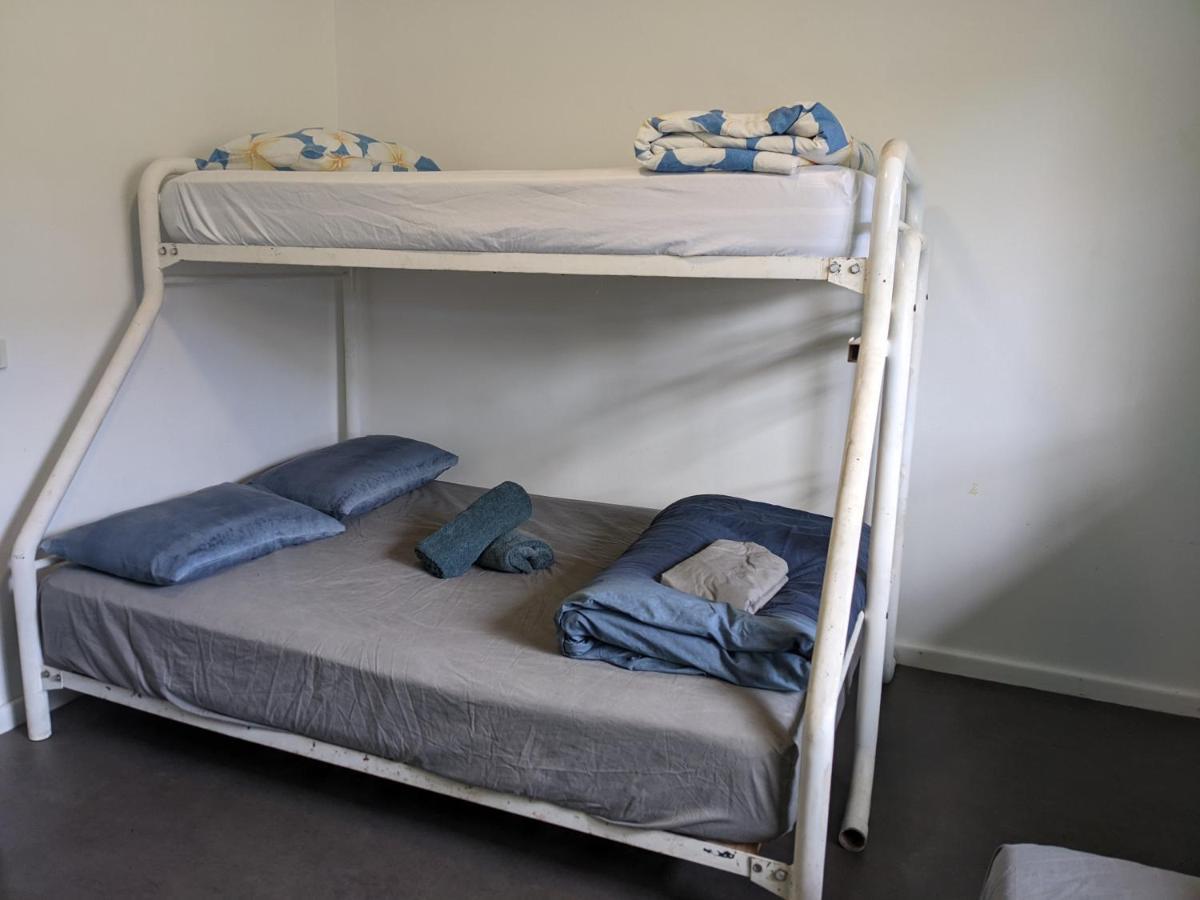 Хостел Ozzie Pozzie Backpackers Порт-Маккуори Экстерьер фото
