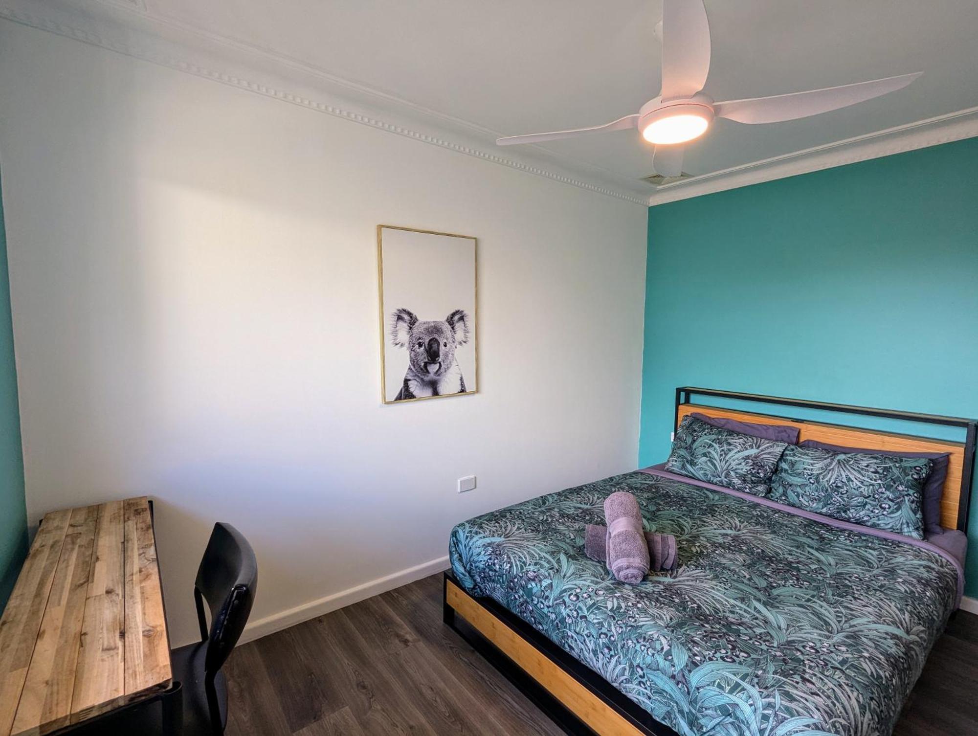Хостел Ozzie Pozzie Backpackers Порт-Маккуори Экстерьер фото